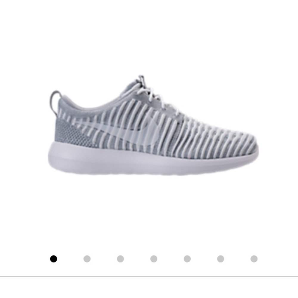 NIKE roshe womens flyknit, size 5.5